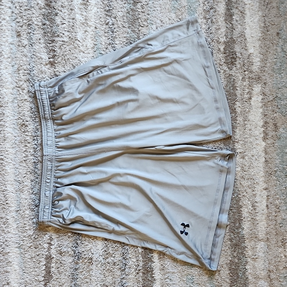 Under Armour Streatchy Athletic Shorts - Size Men's Large